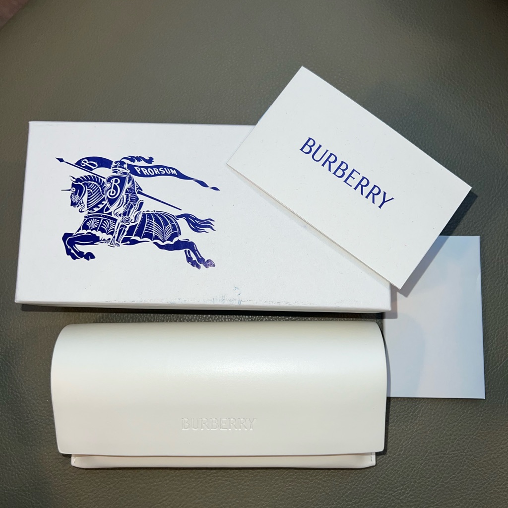 Burberry White Leather Sunglasses Case With Navy Logo Box And Card